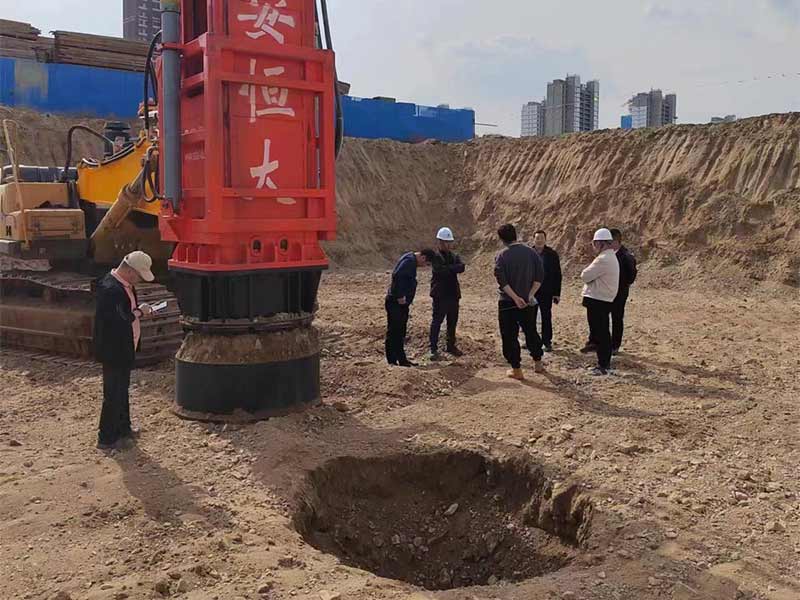 150千焦高速液壓夯實(shí)機(jī) 150千焦高速液壓夯實(shí)機(jī)